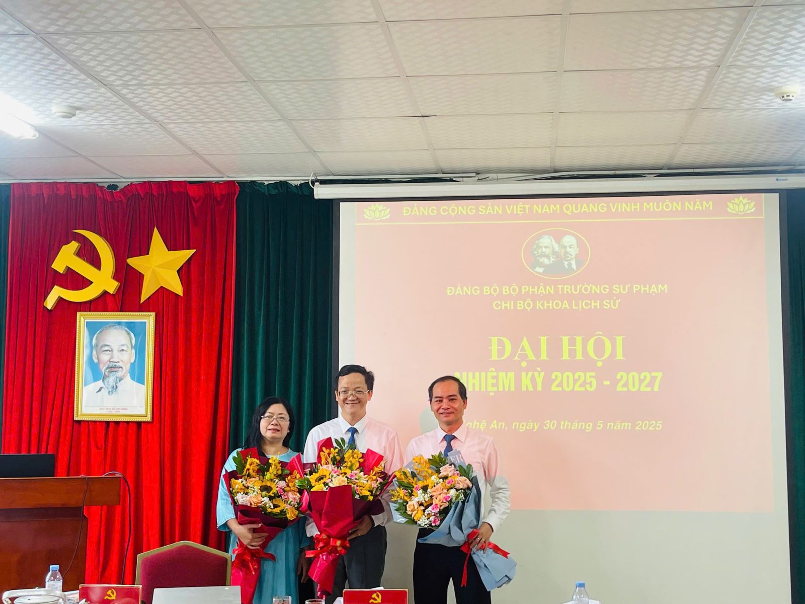 Đại hội chi bộ Khoa Lịch sử nhiệm kỳ 2025 – 2027 thành công tốt đẹp!